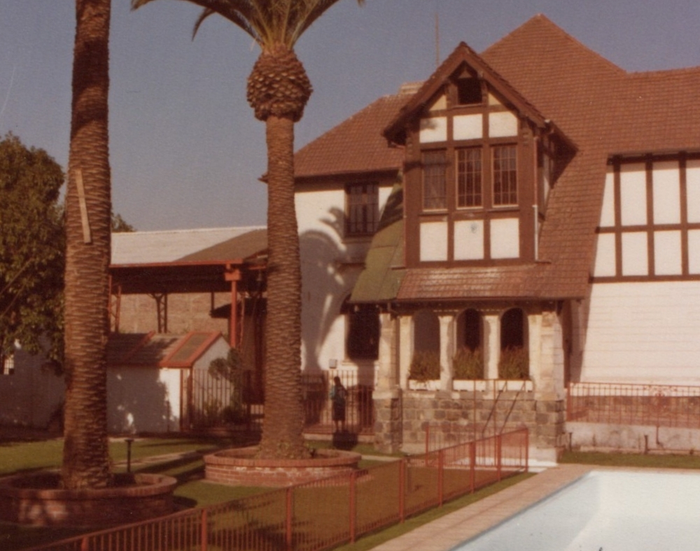 1980. Todo comenzó en esta casona de Irarrázaval.